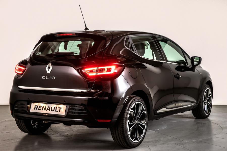  Renault Clio Moschino 2018 года  (фото 5 из 18)